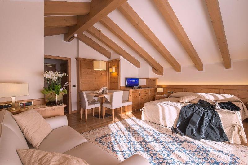 Beverly Alps Hotel & Spa Пинцоло Екстериор снимка