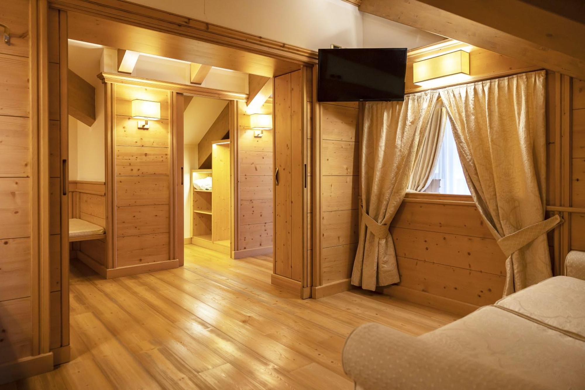 Beverly Alps Hotel & Spa Пинцоло Стая снимка