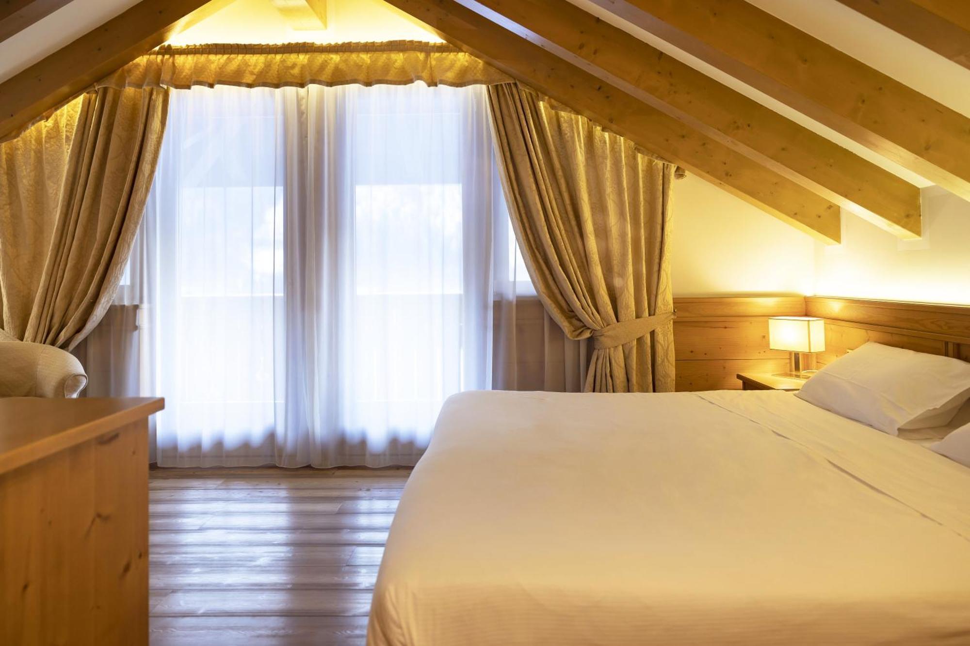Beverly Alps Hotel & Spa Пинцоло Стая снимка